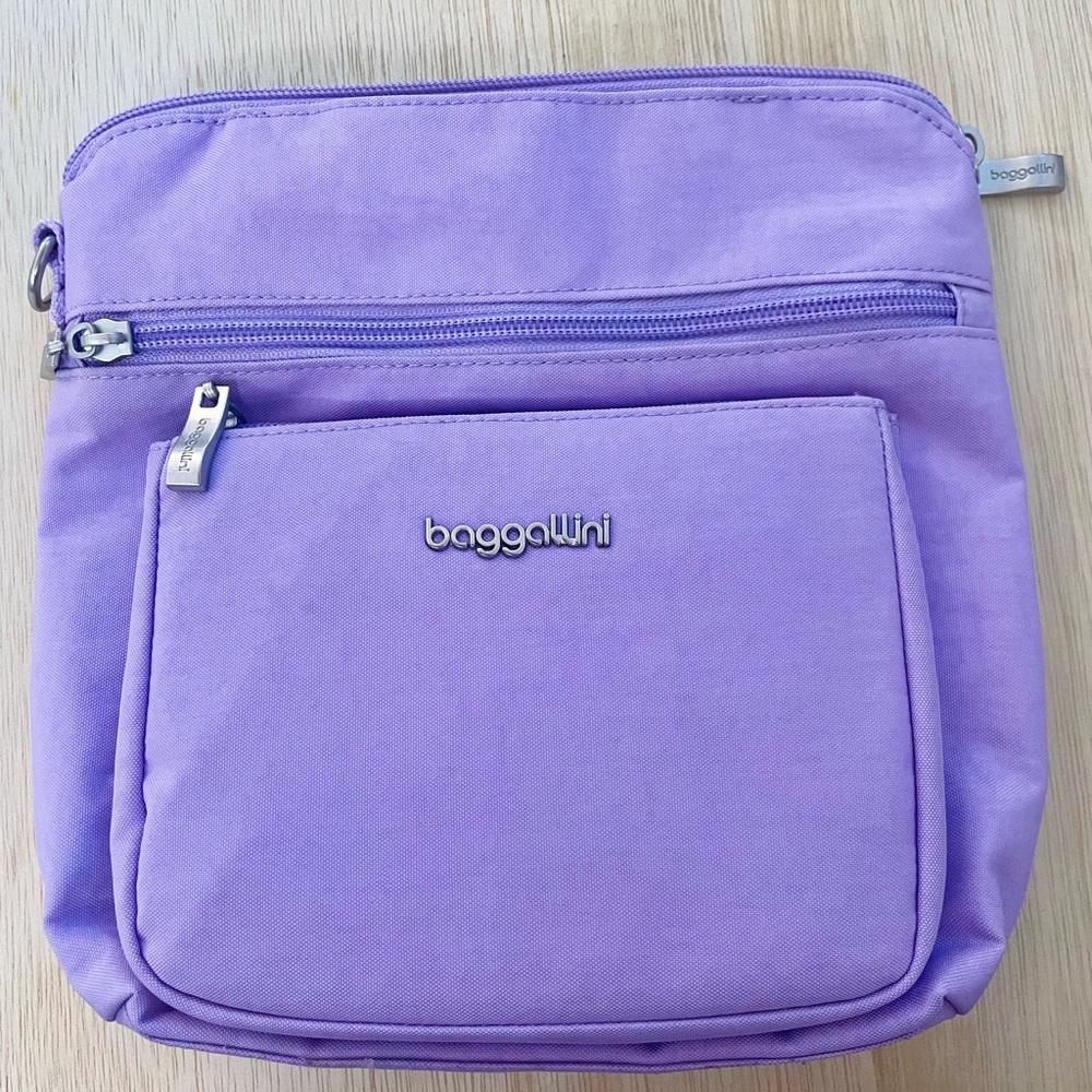 Baggallini Modern Pocket Crossbody | Lavendar